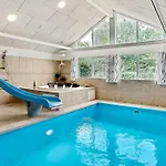5 Star Holiday Home In Dronningmolle *